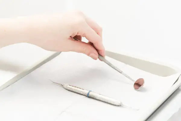 Tratamento periodontal e saúde gengival na Dentemergência